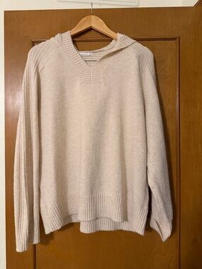Staccato Men's Hooded V-Neck Sweater in Cream